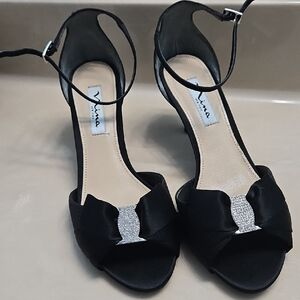Nina New York Black Heels with Glittering Bow Accent